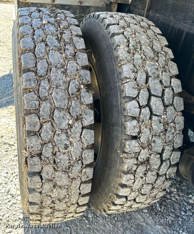 image for item DL4365 2007 Freightliner  Columbia fuel / lube truck