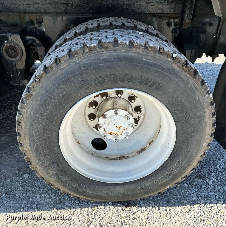 image for item DL4365 2007 Freightliner  Columbia fuel / lube truck