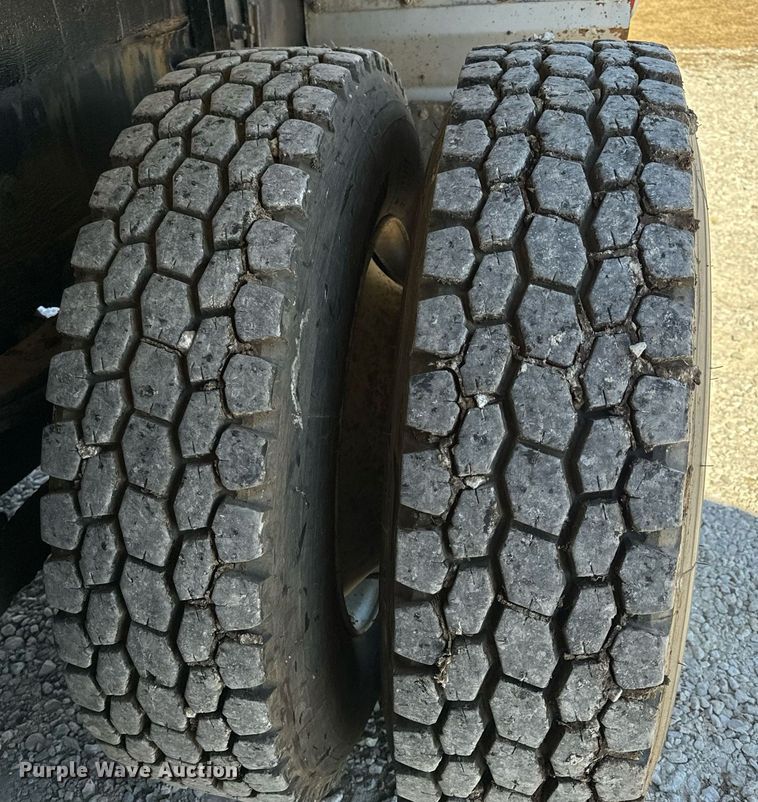 image for item DL4365 2007 Freightliner  Columbia fuel / lube truck