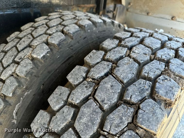 image for item DL4365 2007 Freightliner  Columbia fuel / lube truck