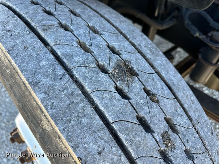 image for item DL4365 2007 Freightliner  Columbia fuel / lube truck