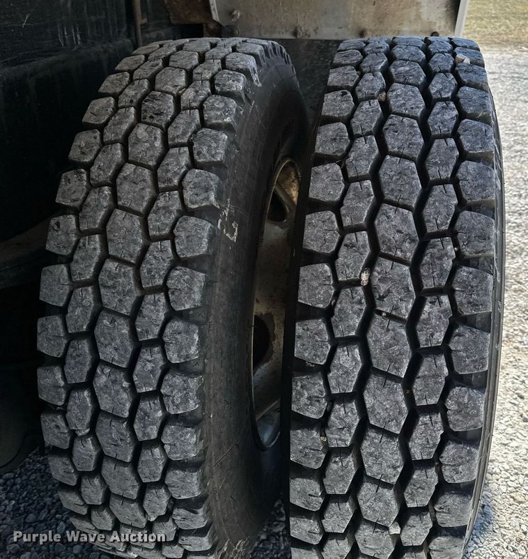 image for item DL4365 2007 Freightliner  Columbia fuel / lube truck