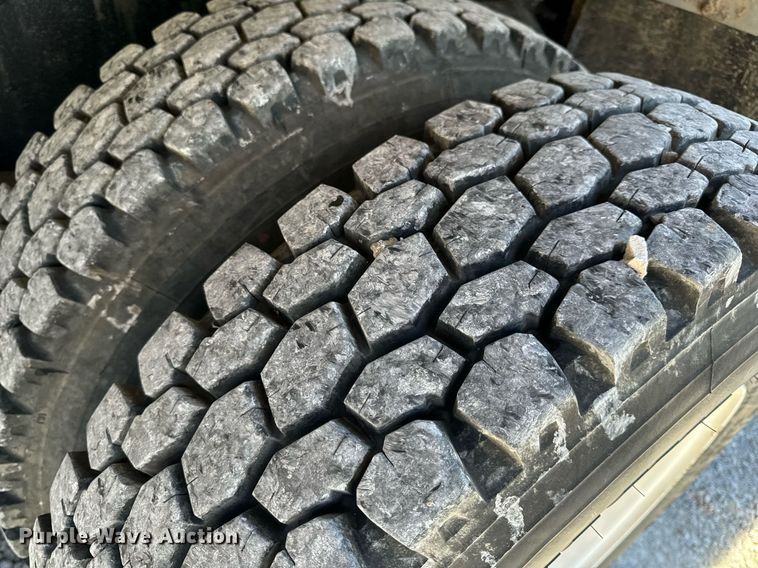 image for item DL4365 2007 Freightliner  Columbia fuel / lube truck