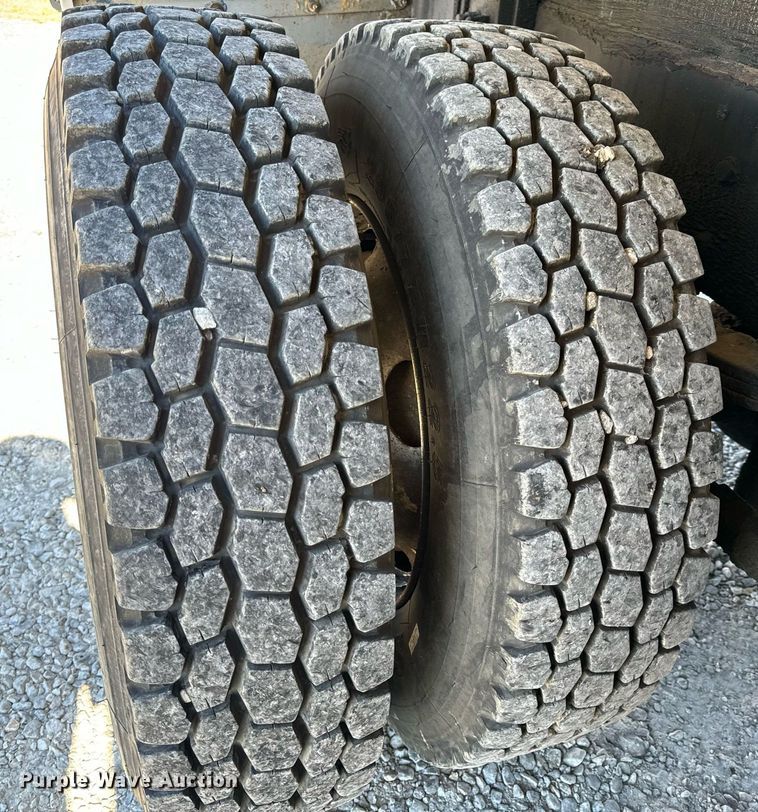 image for item DL4365 2007 Freightliner  Columbia fuel / lube truck