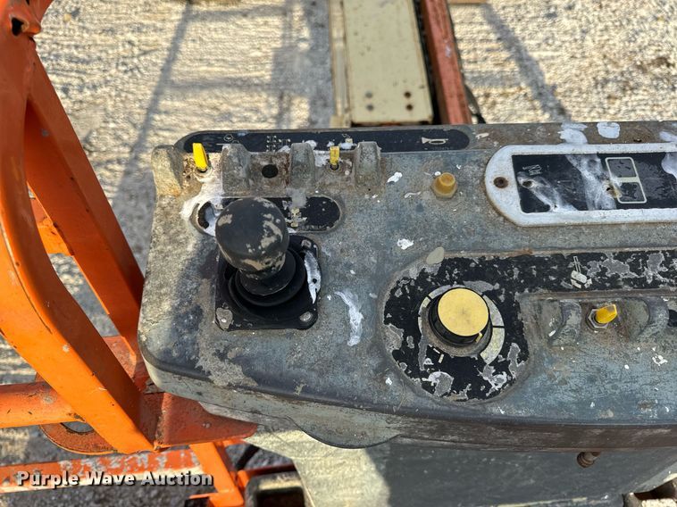 image for item DL4366 2006 JLG 600SC boom lift