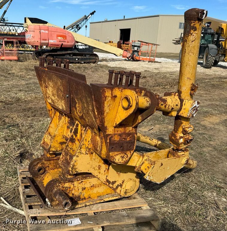 image for item DL4369 Caterpillar push block 