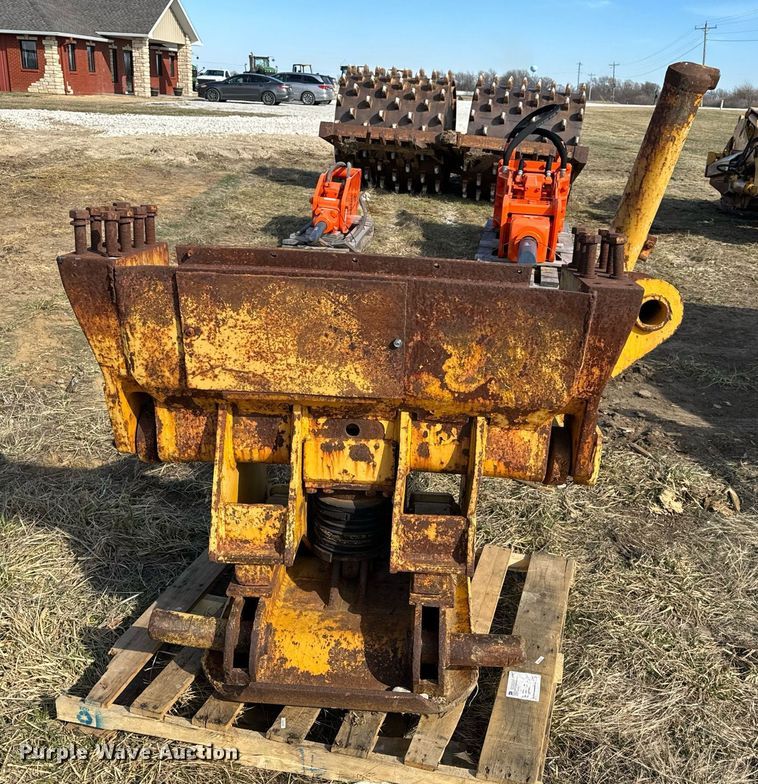 image for item DL4369 Caterpillar push block 