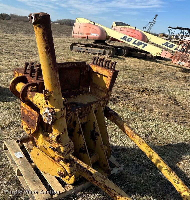 image for item DL4369 Caterpillar push block 