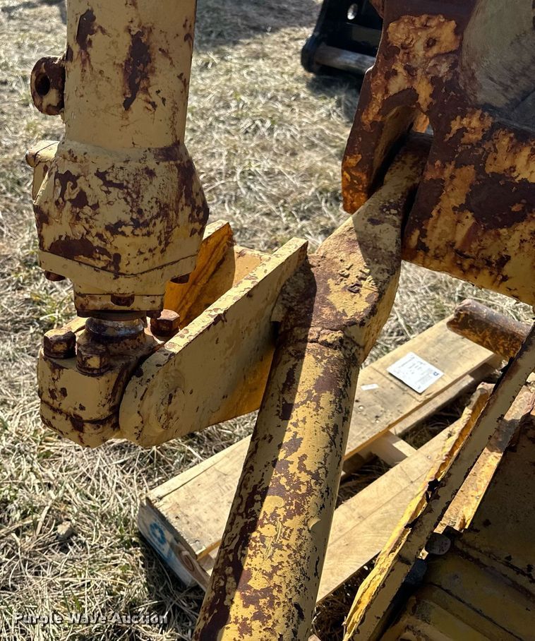 image for item DL4369 Caterpillar push block 