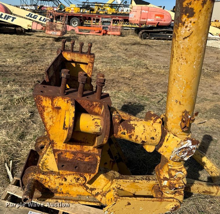 image for item DL4369 Caterpillar push block 