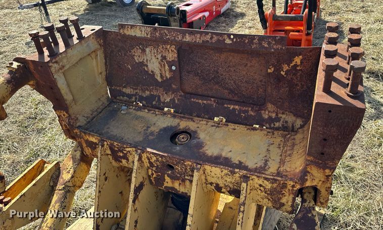 image for item DL4369 Caterpillar push block 