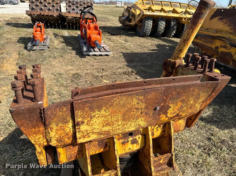 image for item DL4369 Caterpillar push block 