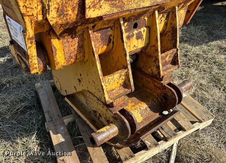 image for item DL4369 Caterpillar push block 