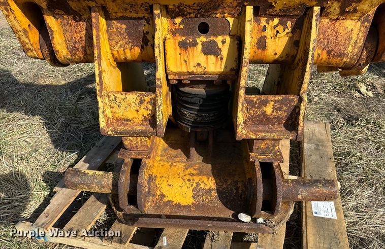 image for item DL4369 Caterpillar push block 