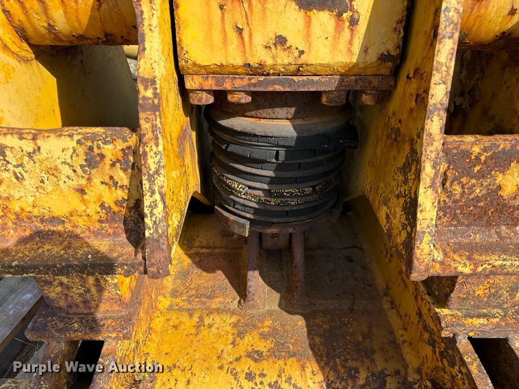 image for item DL4369 Caterpillar push block 