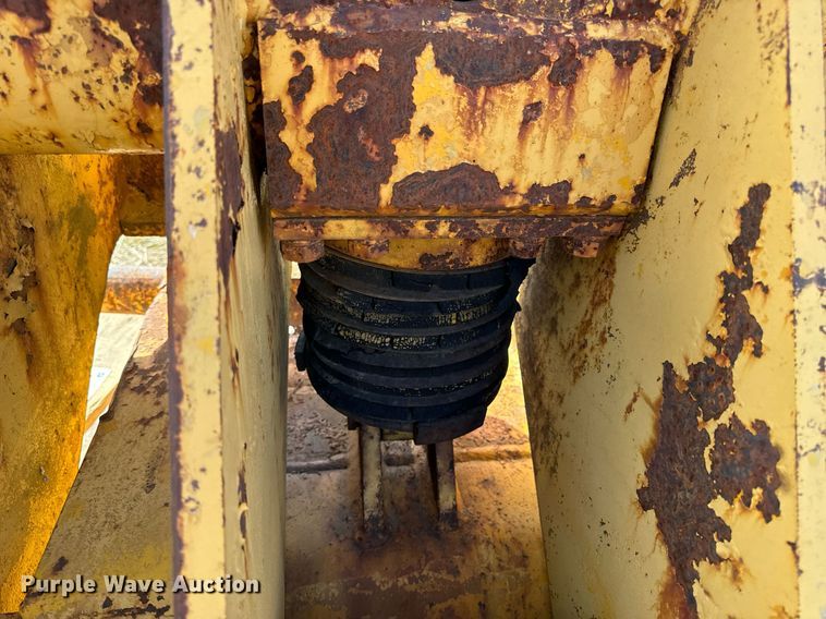 image for item DL4369 Caterpillar push block 