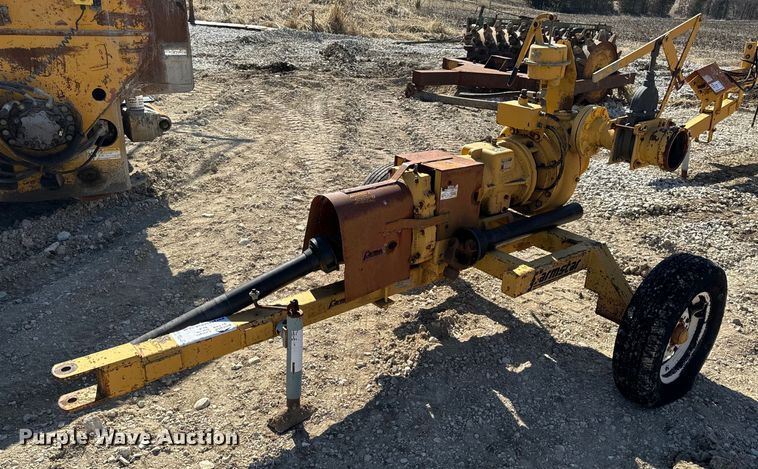 image for item DL4373 Farmstar  2400 pump