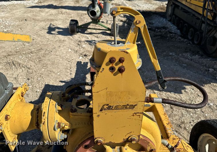 image for item DL4373 Farmstar  2400 pump