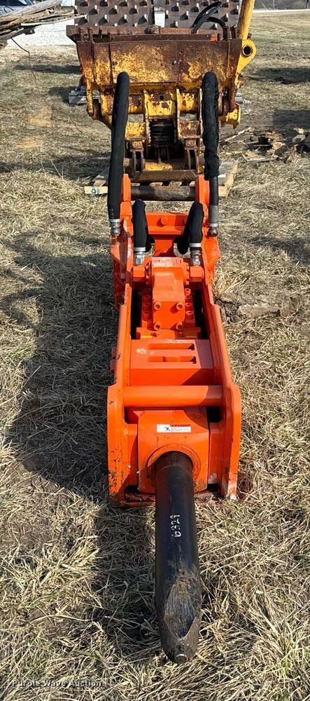 image for item DL4377 NPK E210A breaker