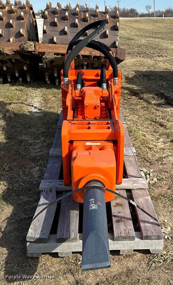 image for item DL4378 NPK 16X breaker