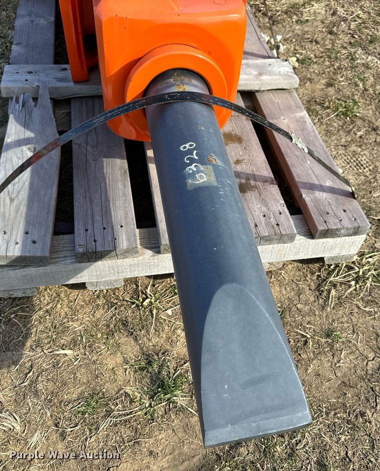 image for item DL4378 NPK 16X breaker