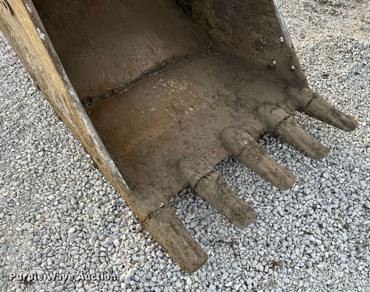 image for item DL4380 2013 John Deere 245G LC excavator