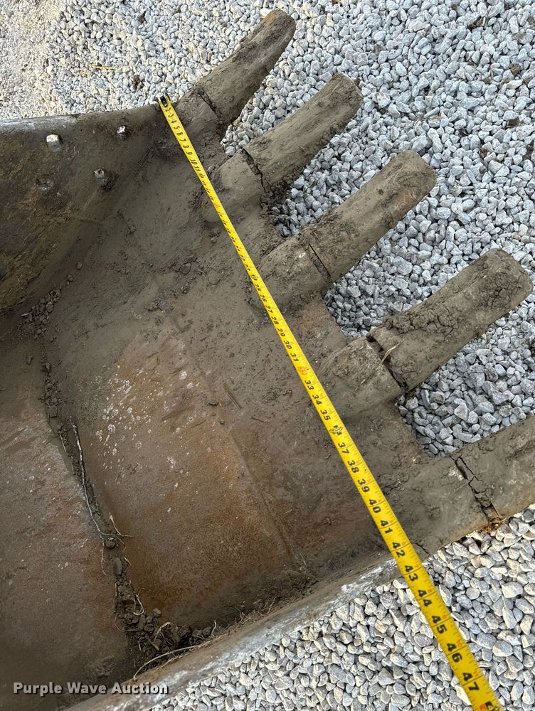 image for item DL4380 2013 John Deere 245G LC excavator