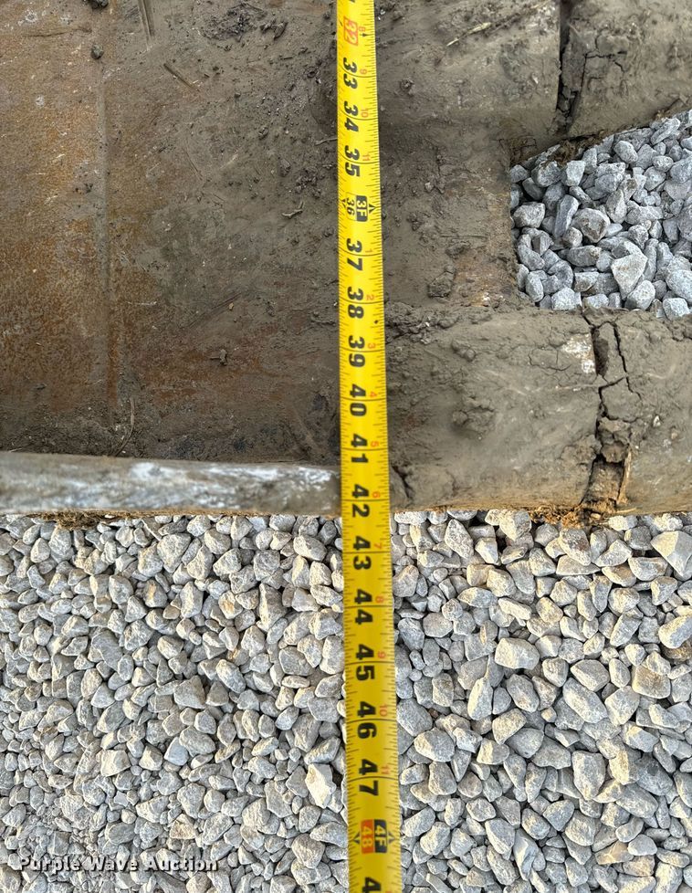 image for item DL4380 2013 John Deere 245G LC excavator