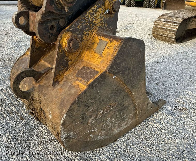 image for item DL4380 2013 John Deere 245G LC excavator