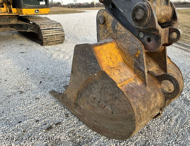 image for item DL4380 2013 John Deere 245G LC excavator