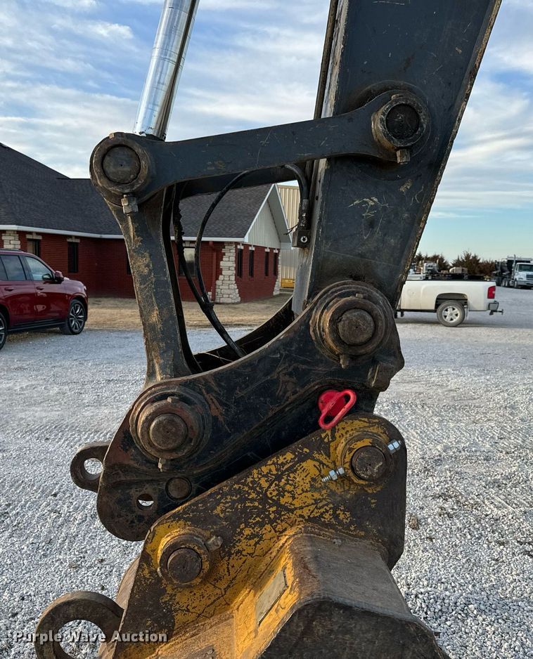 image for item DL4380 2013 John Deere 245G LC excavator