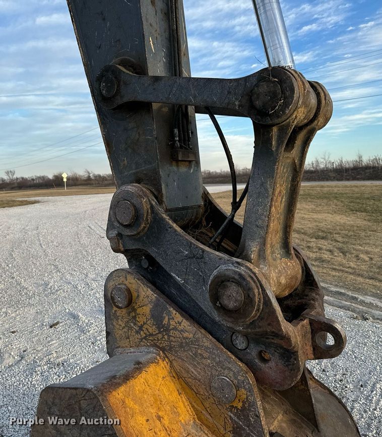 image for item DL4380 2013 John Deere 245G LC excavator