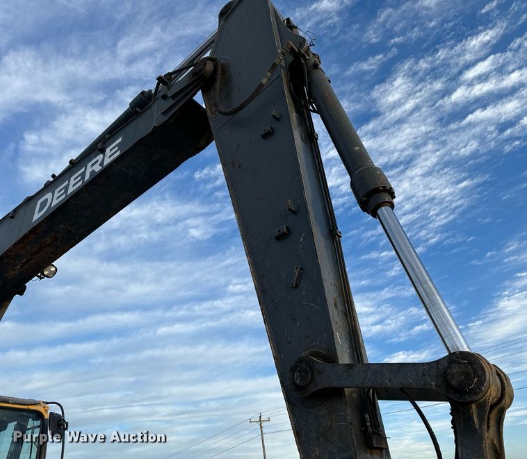 image for item DL4380 2013 John Deere 245G LC excavator