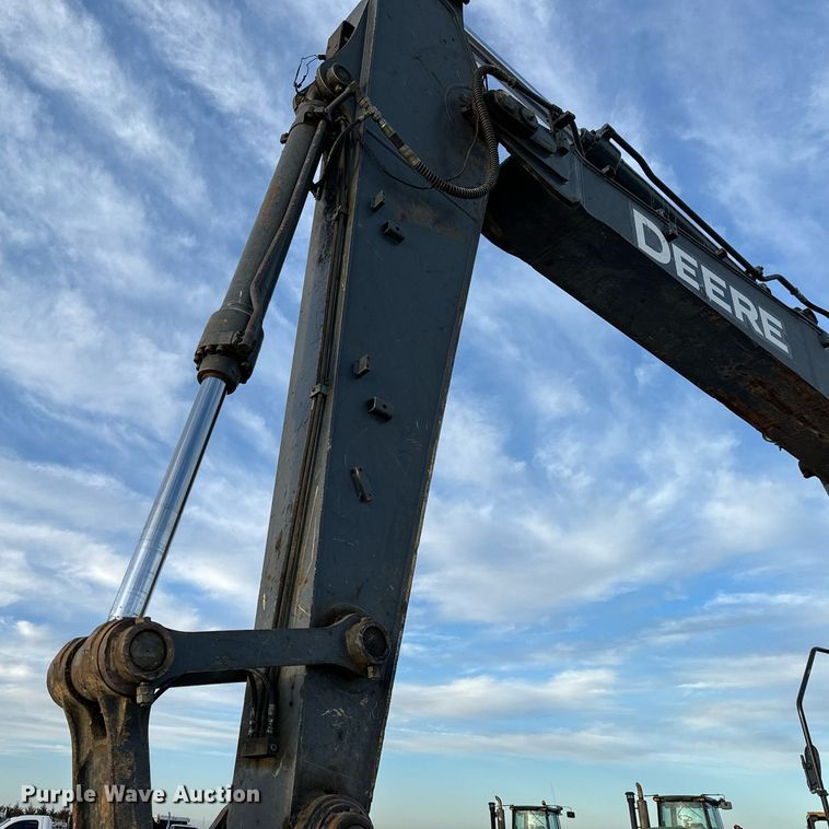 image for item DL4380 2013 John Deere 245G LC excavator