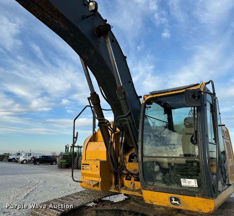 image for item DL4380 2013 John Deere 245G LC excavator