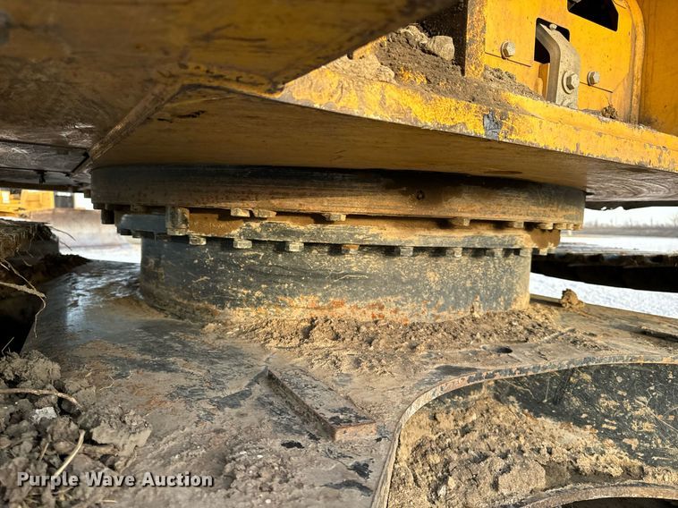 image for item DL4380 2013 John Deere 245G LC excavator