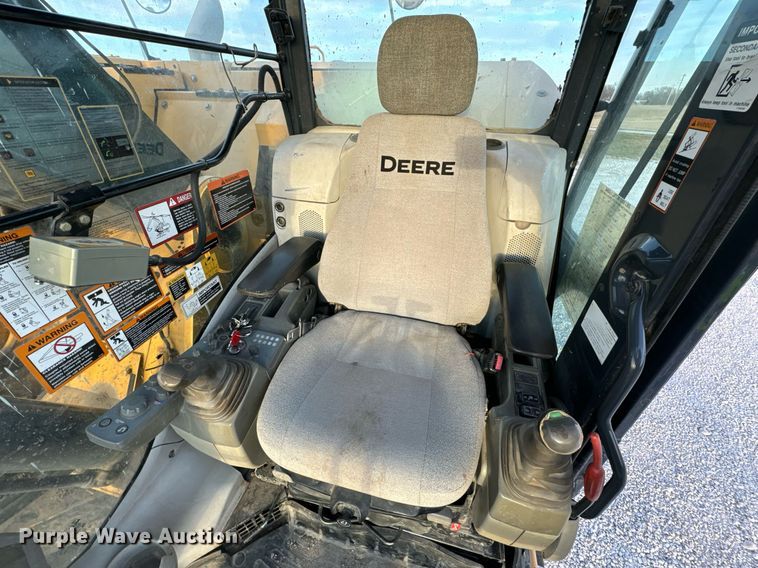 image for item DL4380 2013 John Deere 245G LC excavator