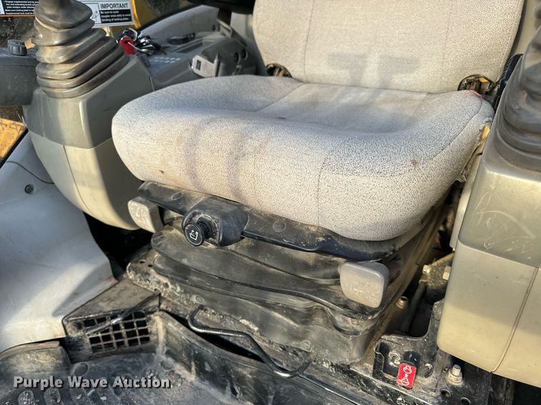 image for item DL4380 2013 John Deere 245G LC excavator