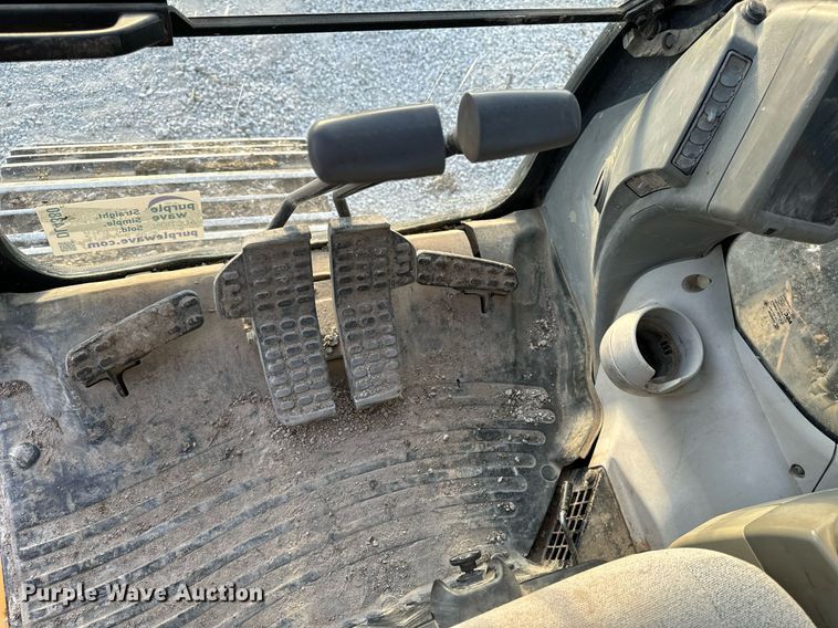 image for item DL4380 2013 John Deere 245G LC excavator