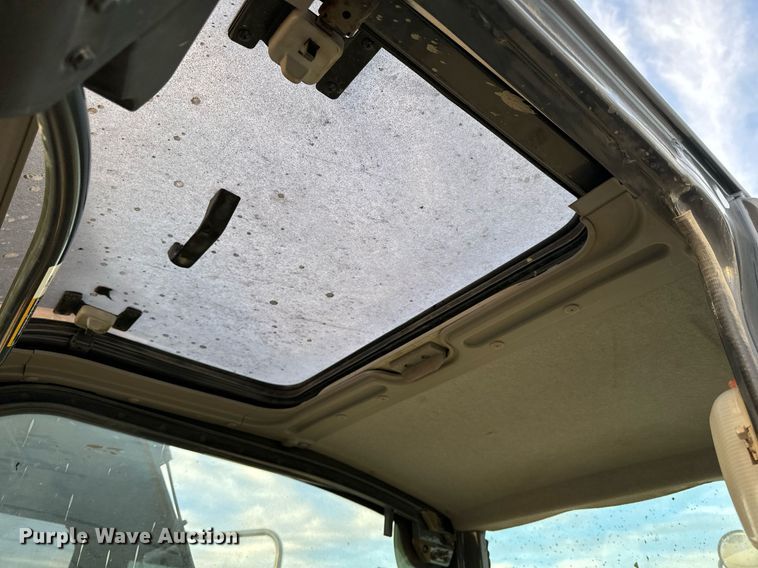 image for item DL4380 2013 John Deere 245G LC excavator