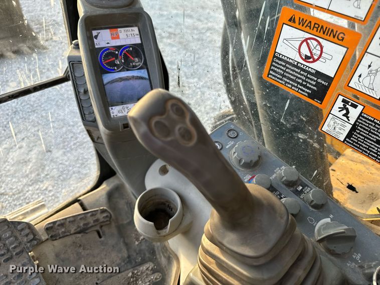 image for item DL4380 2013 John Deere 245G LC excavator