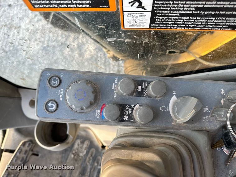 image for item DL4380 2013 John Deere 245G LC excavator