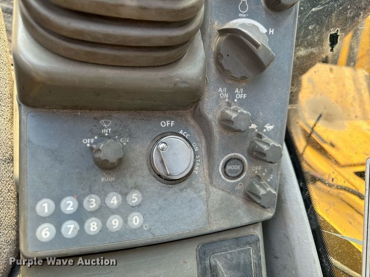 image for item DL4380 2013 John Deere 245G LC excavator