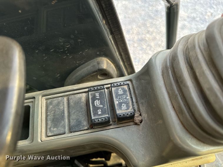 image for item DL4380 2013 John Deere 245G LC excavator