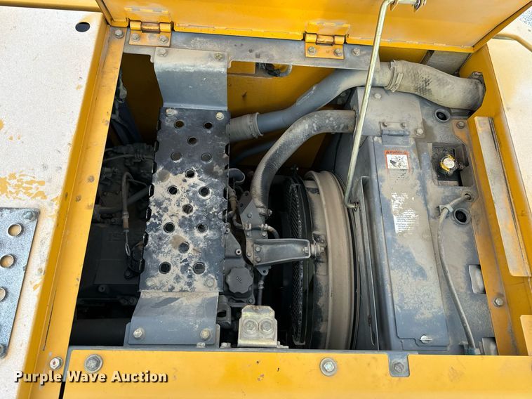 image for item DL4380 2013 John Deere 245G LC excavator