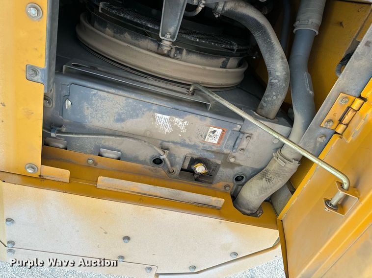 image for item DL4380 2013 John Deere 245G LC excavator