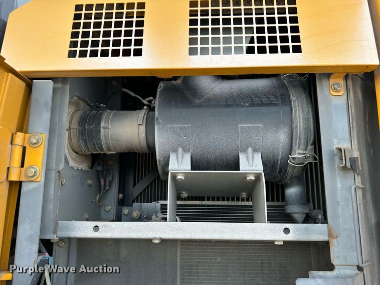 image for item DL4380 2013 John Deere 245G LC excavator