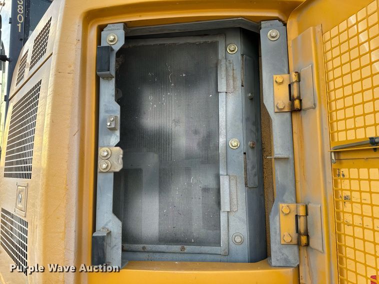 image for item DL4380 2013 John Deere 245G LC excavator