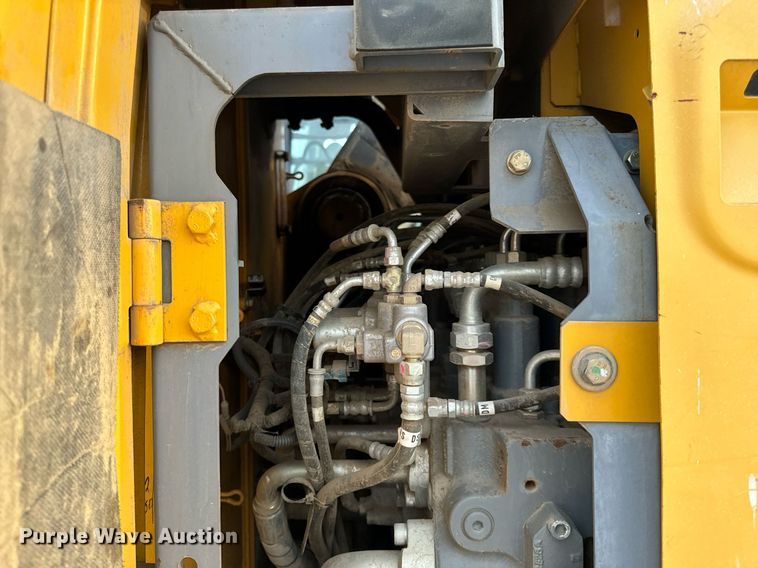 image for item DL4380 2013 John Deere 245G LC excavator