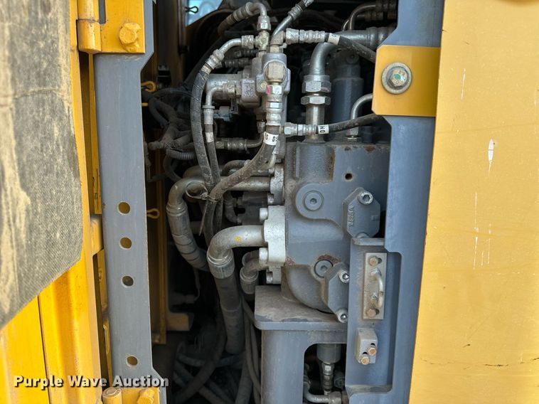 image for item DL4380 2013 John Deere 245G LC excavator